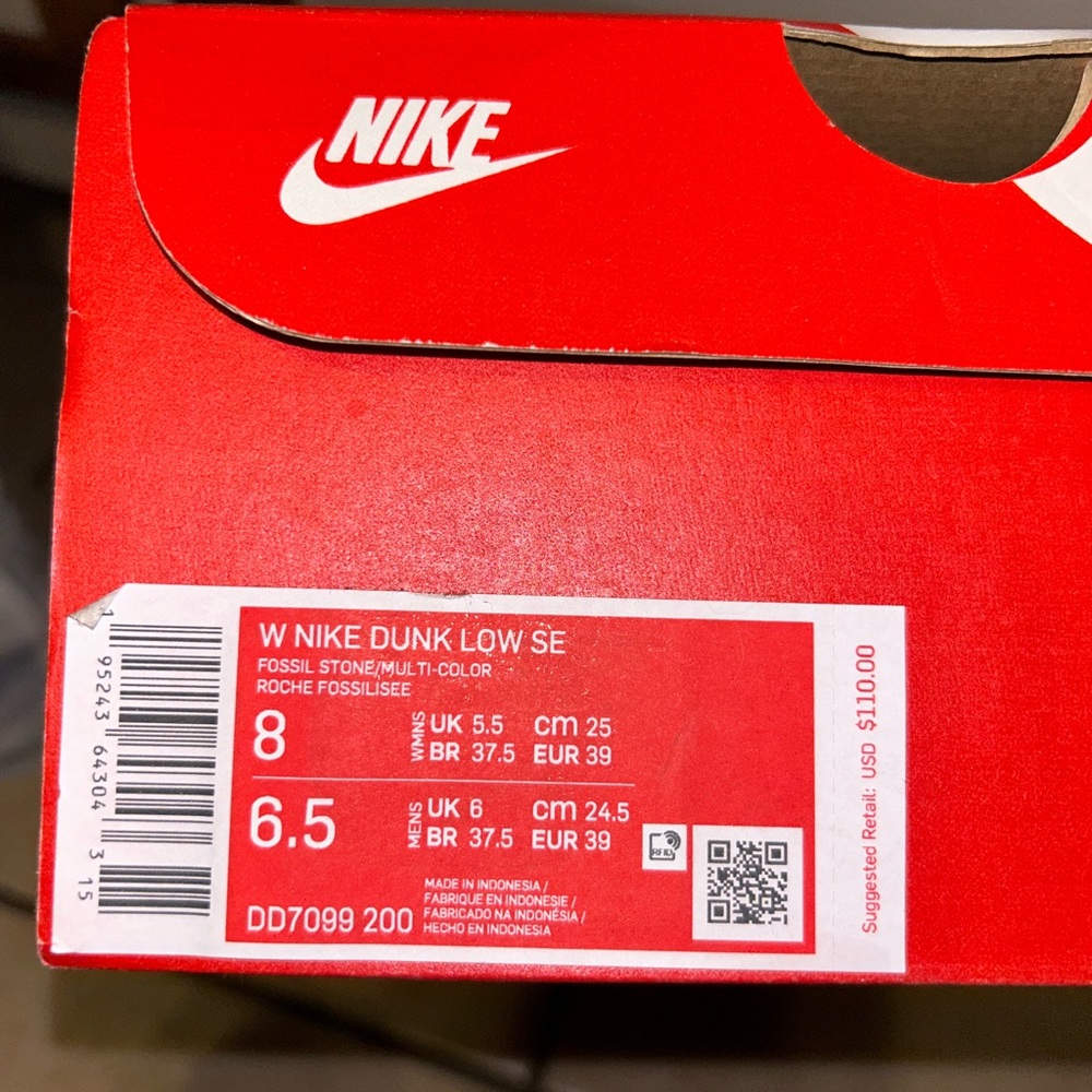 AUTHENTIC WOMENS NIKE DUNK LOW SNEAKERS, SHOES, SIZE 8
